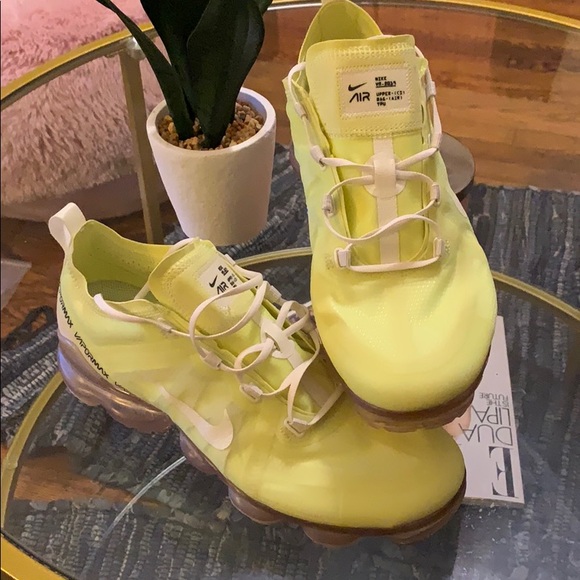 nike vapormax se luminous green